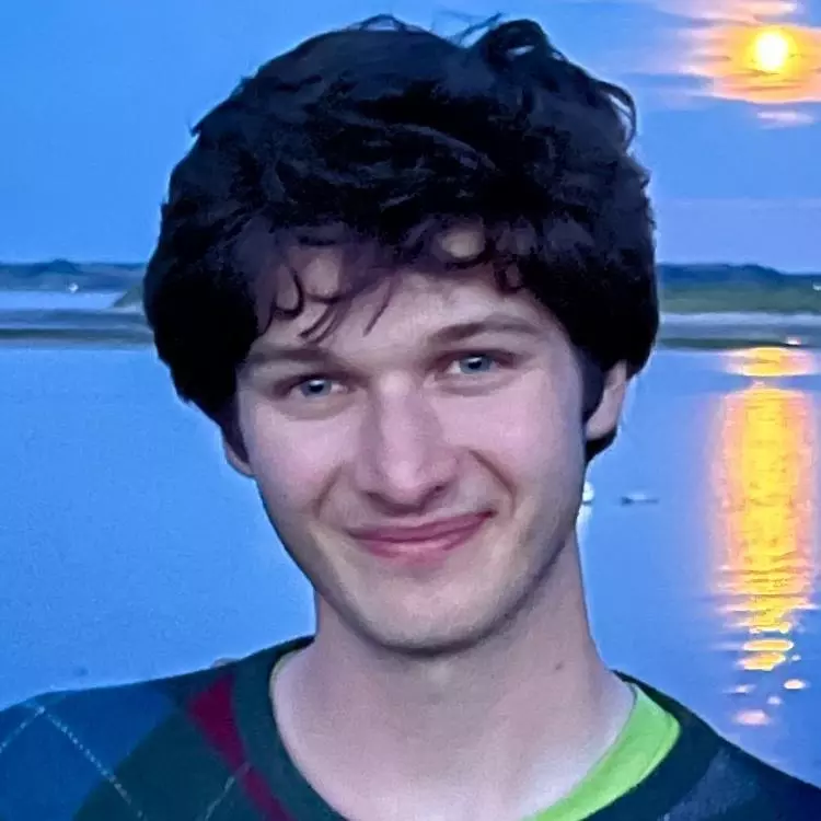 Headshot of Linus Miller